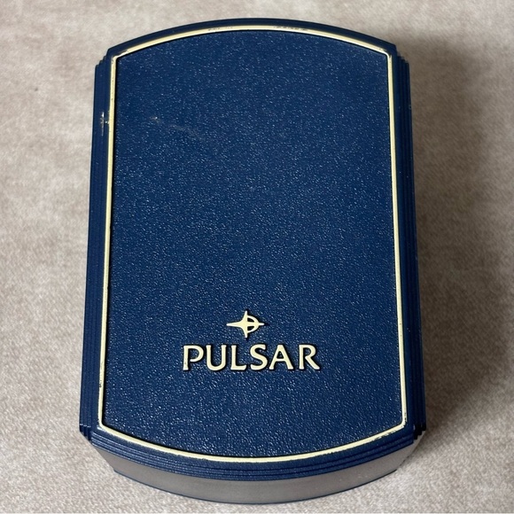 Pulsar by Seiko Mens Gold Plated Tank Wrist Watch Expansion Bracelet 28x37mm - Picture 5 of 5